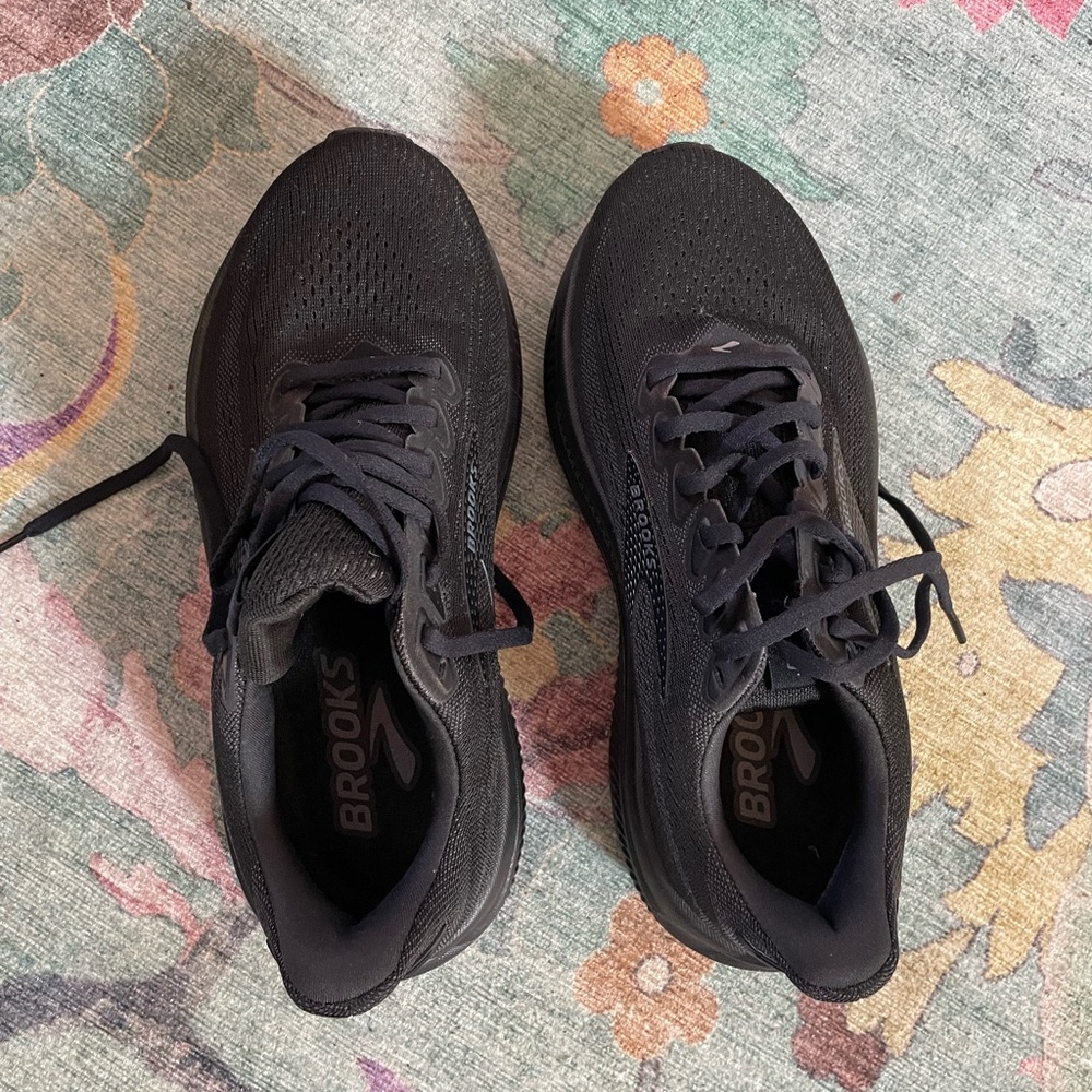Brooks men’s extra wide running shoes